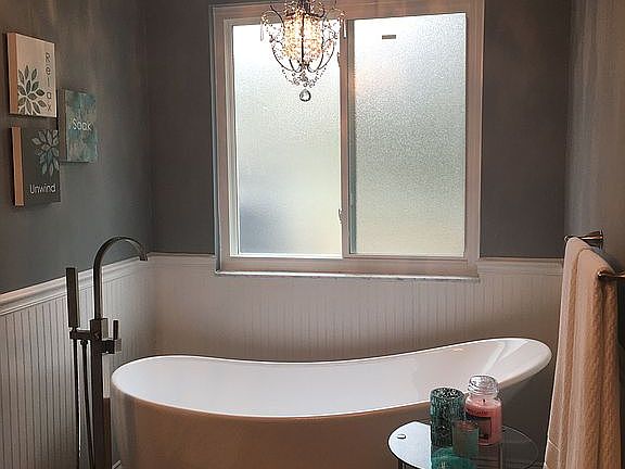 5th image of 738 Palmera Dr E