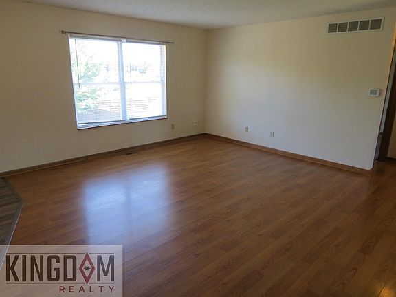 2nd image of 4276 Nipigon Dr