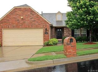 716 W Helena St, Broken Arrow, OK 74012