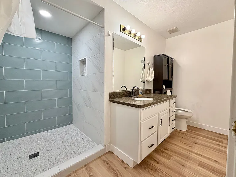 8758 S Oakwood Park Cir — Photo 10