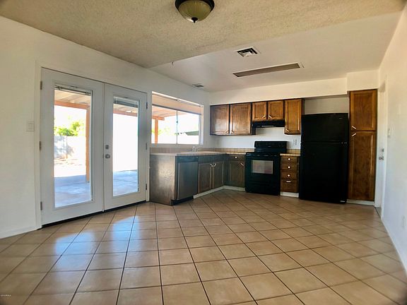 Dining into Kitchen