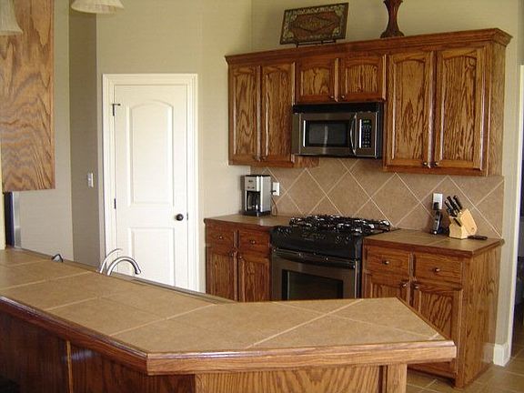 5th image of 405 Victoria Ct