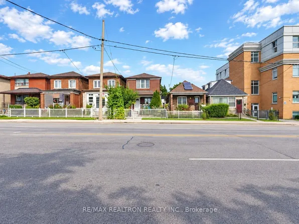 1657 Keele St, Toronto, ON M6M 3W2