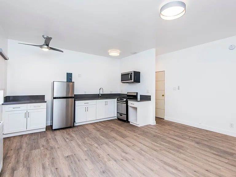 1439 N Curson Ave — Photo 21