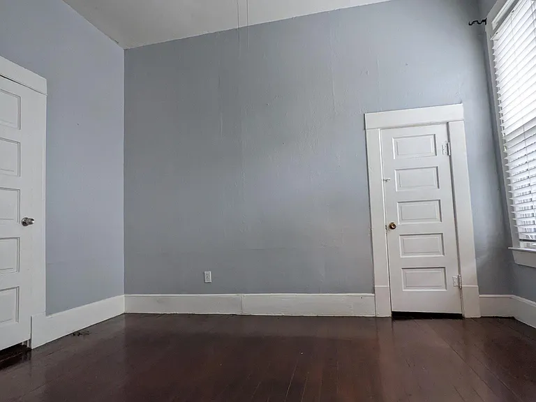 1115 N Crawford St #2 — Photo 2