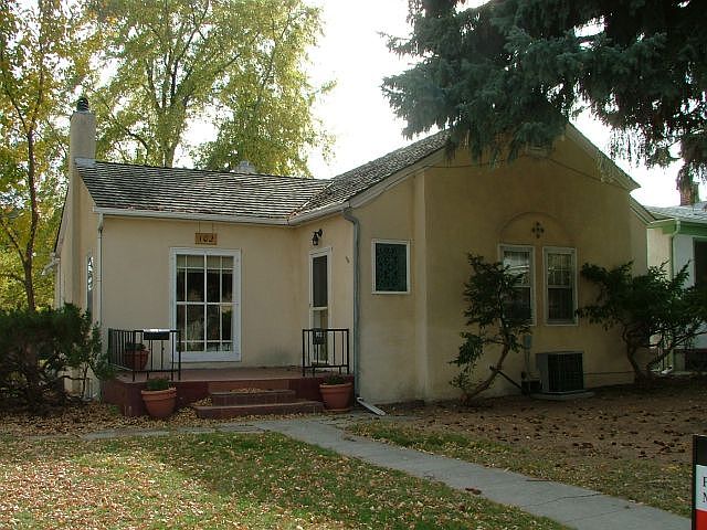 1st image of 102 1/2 Lewis Ave