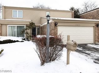 2522 Brian Dr, Northbrook, IL 60062