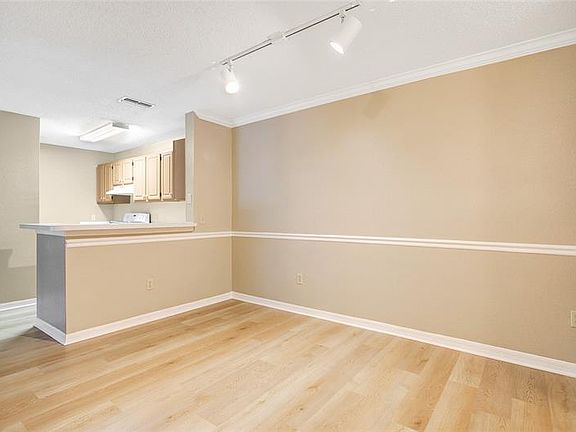 4th image of 1930 Summer Club Dr APT 208