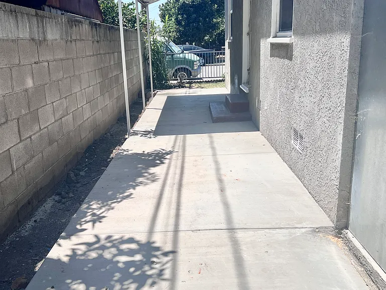 Orange Ave — Photo 12