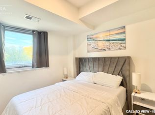 560 Rideau St #206, Ottawa, ON K1N 0G3