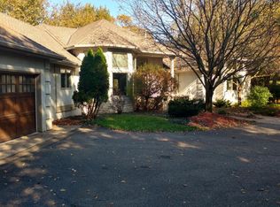 8985 Aralia Ct, Inver Grove Heights, MN 55077