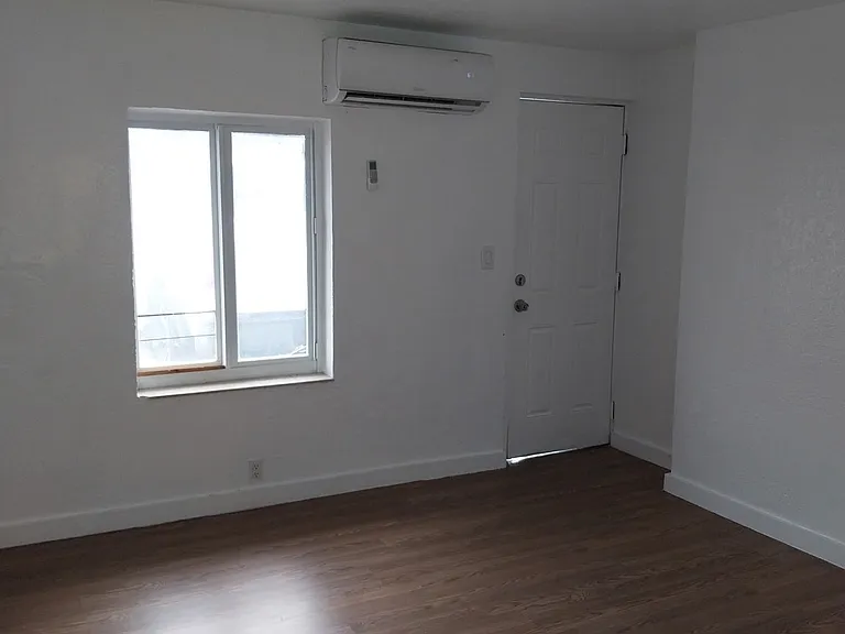 390 E 16th St #2 — Photo 2