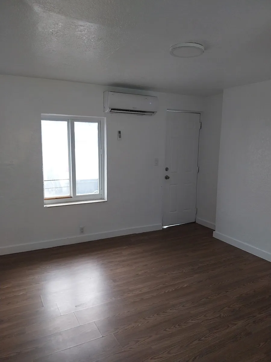 Building Photo - 390 E 16th St #2