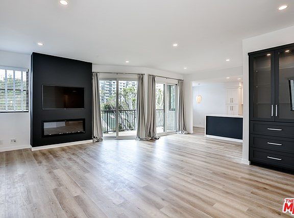 3rd image of 9000 Cynthia St APT 200