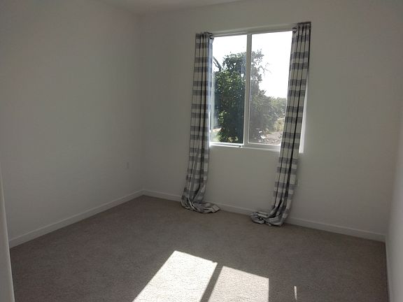 3rd image of 2786 Montana Ave