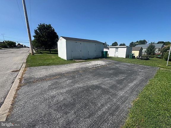 5th image of 1000 W Elm Ave