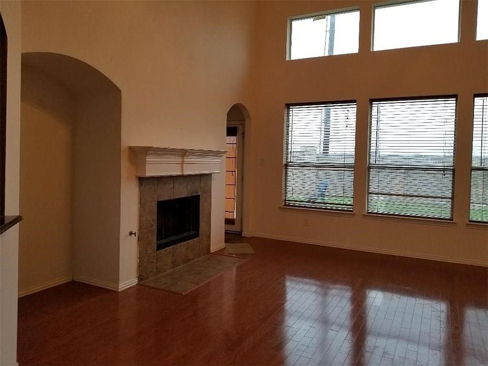 1st image of 712 Fannin Ln