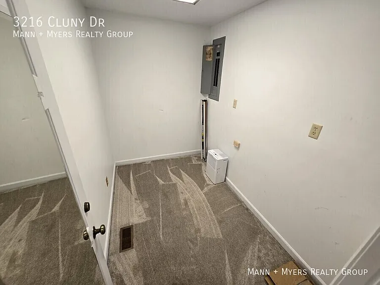 3216 Cluny Dr — Photo 35