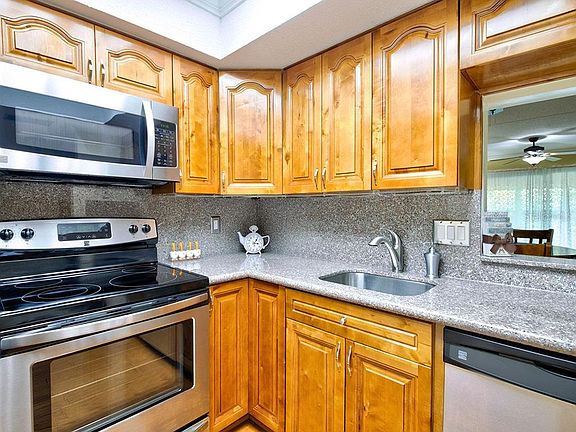 5th image of 1020 De Leon Dr #310