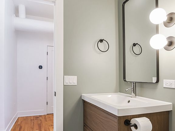 2nd image of 1421 W Chicago Ave APT 3R