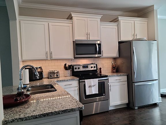 2nd image of 519 Pleasant St