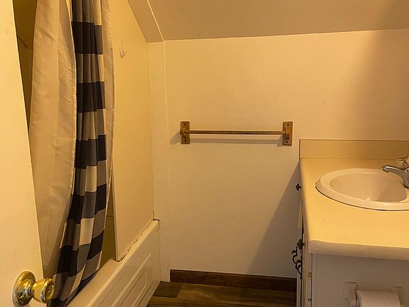 2nd image of 1017 E Broadway St APT B