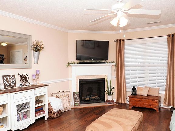 3rd image of 100 Chandler Dr APT B