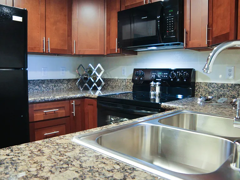 Desert Lakes Apartments — Photo 14