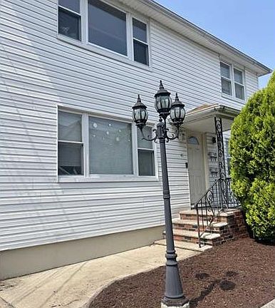 2nd image of 41 Bayliss St #1
