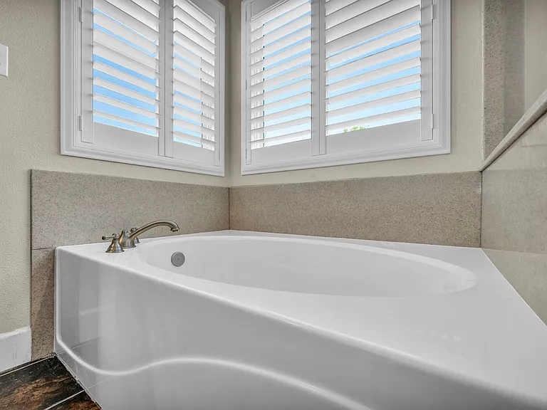 2425 Crooked Canyon Ct — Photo 35
