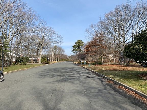 5th image of 39 Carmen Dr