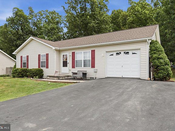3rd image of 109 Thoreau Dr