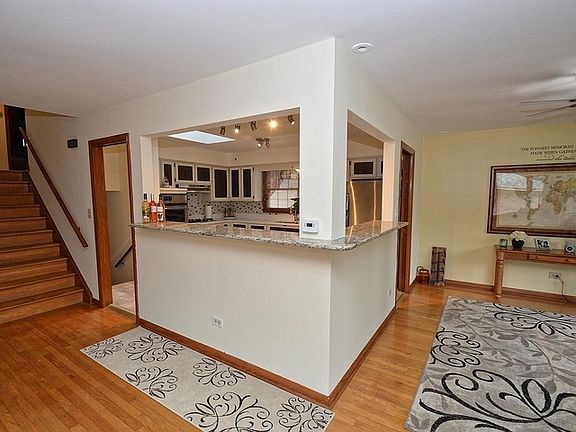 3rd image of 10825 Lamon Ave