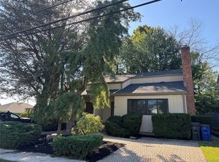 39B S Norwood Rd, Pt Washington, NY 11050