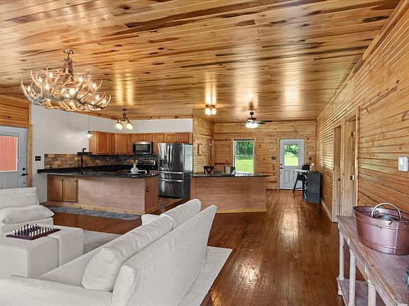 4th image of 100 Asbury Dr