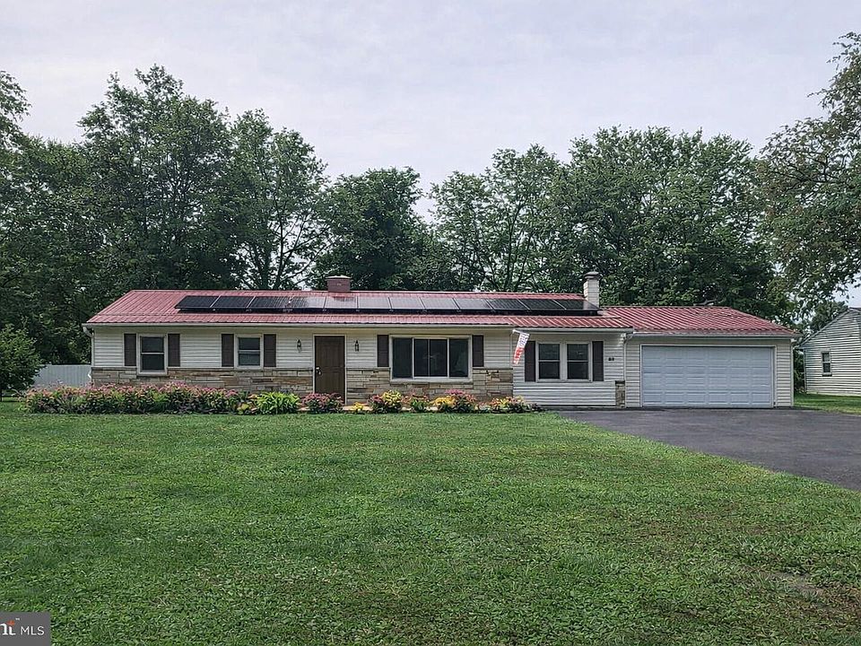 1st image of 405 Pine Rd