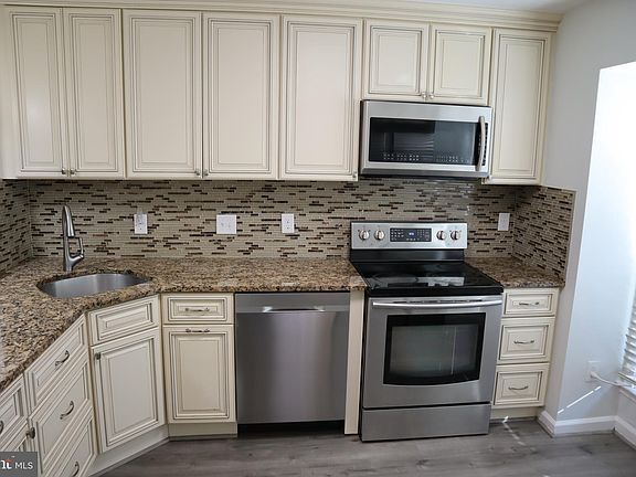 3rd image of 11629 Pleasant Meadow Dr