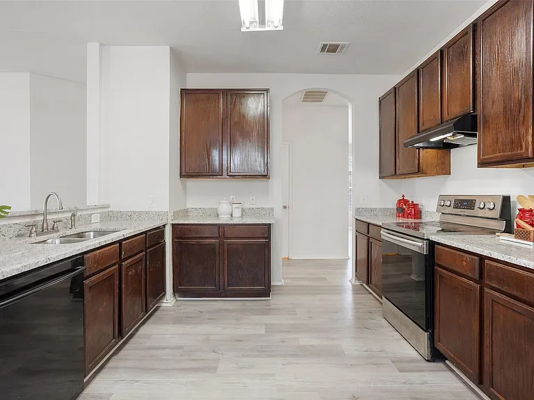 11853 Gaelic Dr — Photo 5