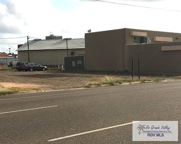 1st image of 206 W Tyler St
