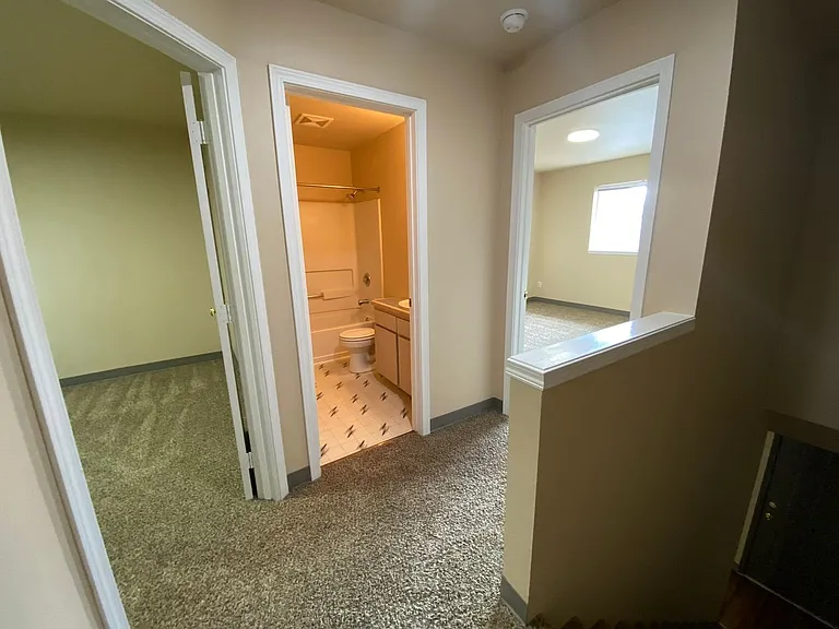 Hummingbird Court — Photo 28