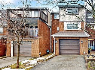 8 Dunkeld Way, Markham, ON L3T 4Y9