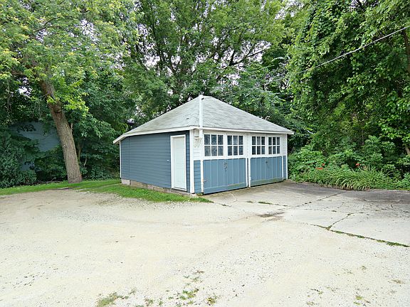 3rd image of 216 E South St
