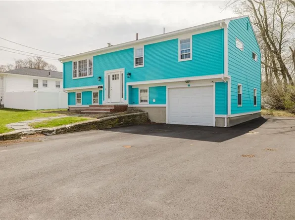 7 Fernbrook Dr, Cranston, RI 02920