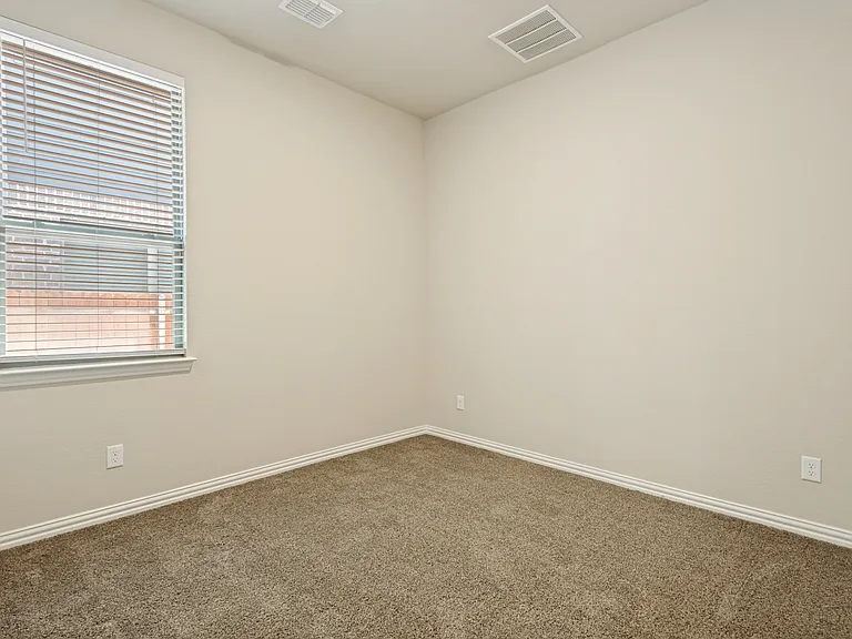 3909 Chesapeake Ln — Photo 9