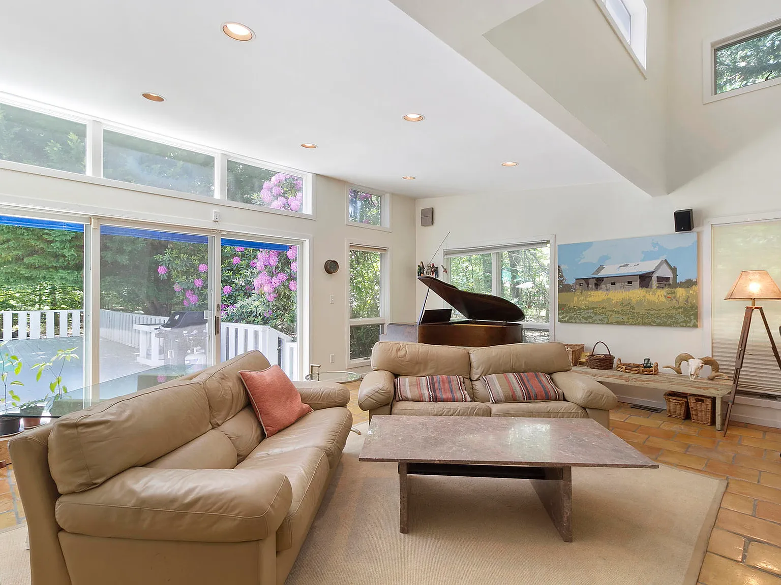 Exceptional Living Space - Great Value Summer Rental — Photo 3