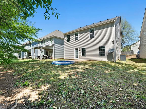 3rd image of 1883 Simmons Ln
