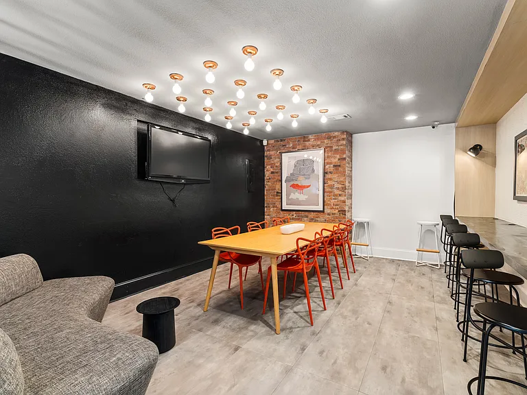 Sunset Pointe Apartments — Photo 15