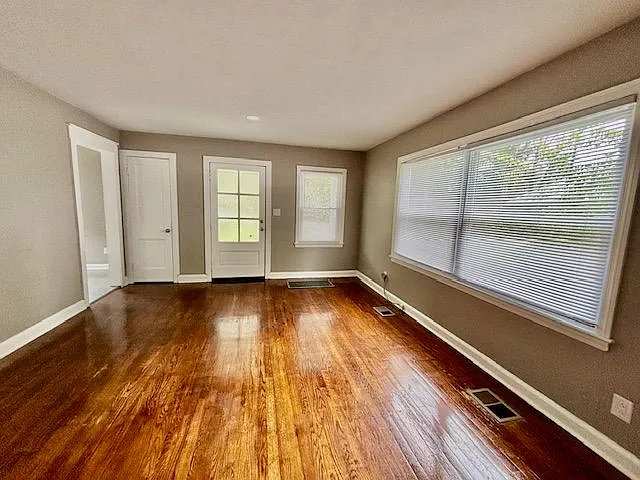 1 bed, 1.0 bath, 627 sqft, $1,550 — Photo 2