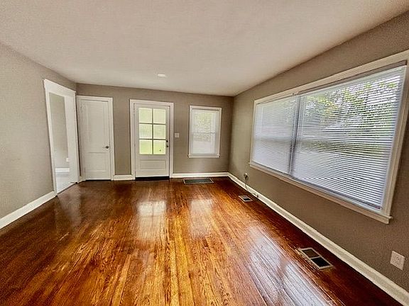 2nd image of 746 Curve St