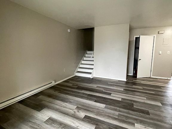 3rd image of 11 E Monroe Ave